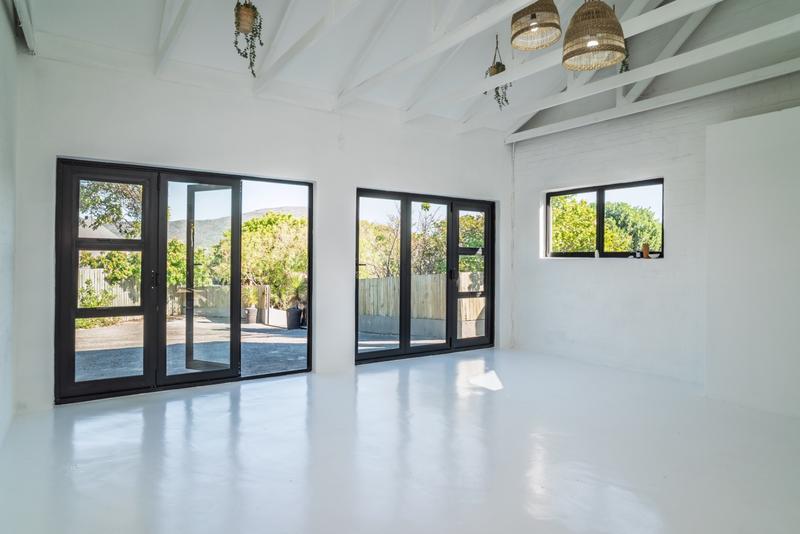 To Let 5 Bedroom Property for Rent in Crofters Valley Western Cape